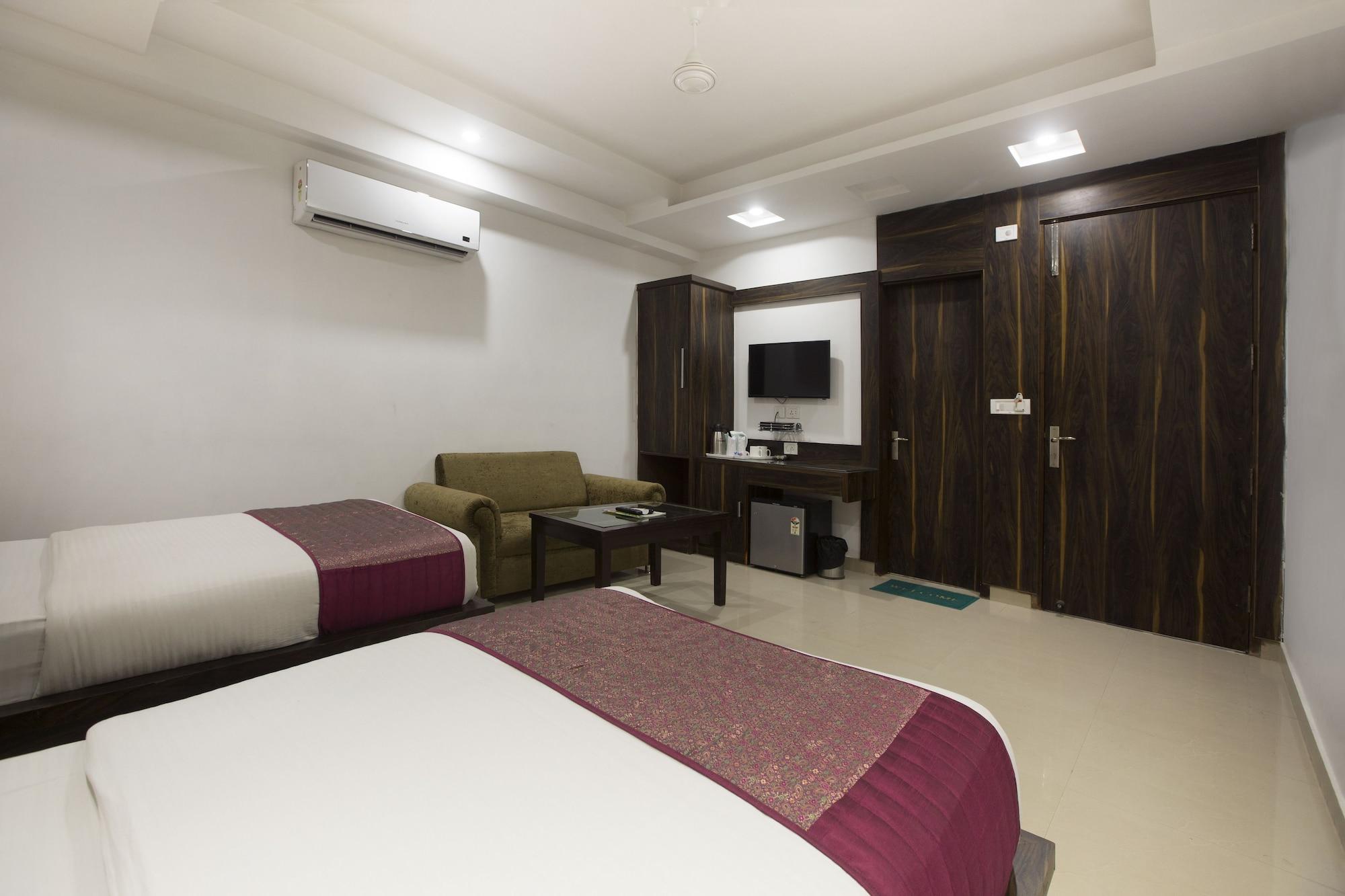 Hotel Krishna Deluxe-By Rcg Hotels Nueva Delhi Exterior foto