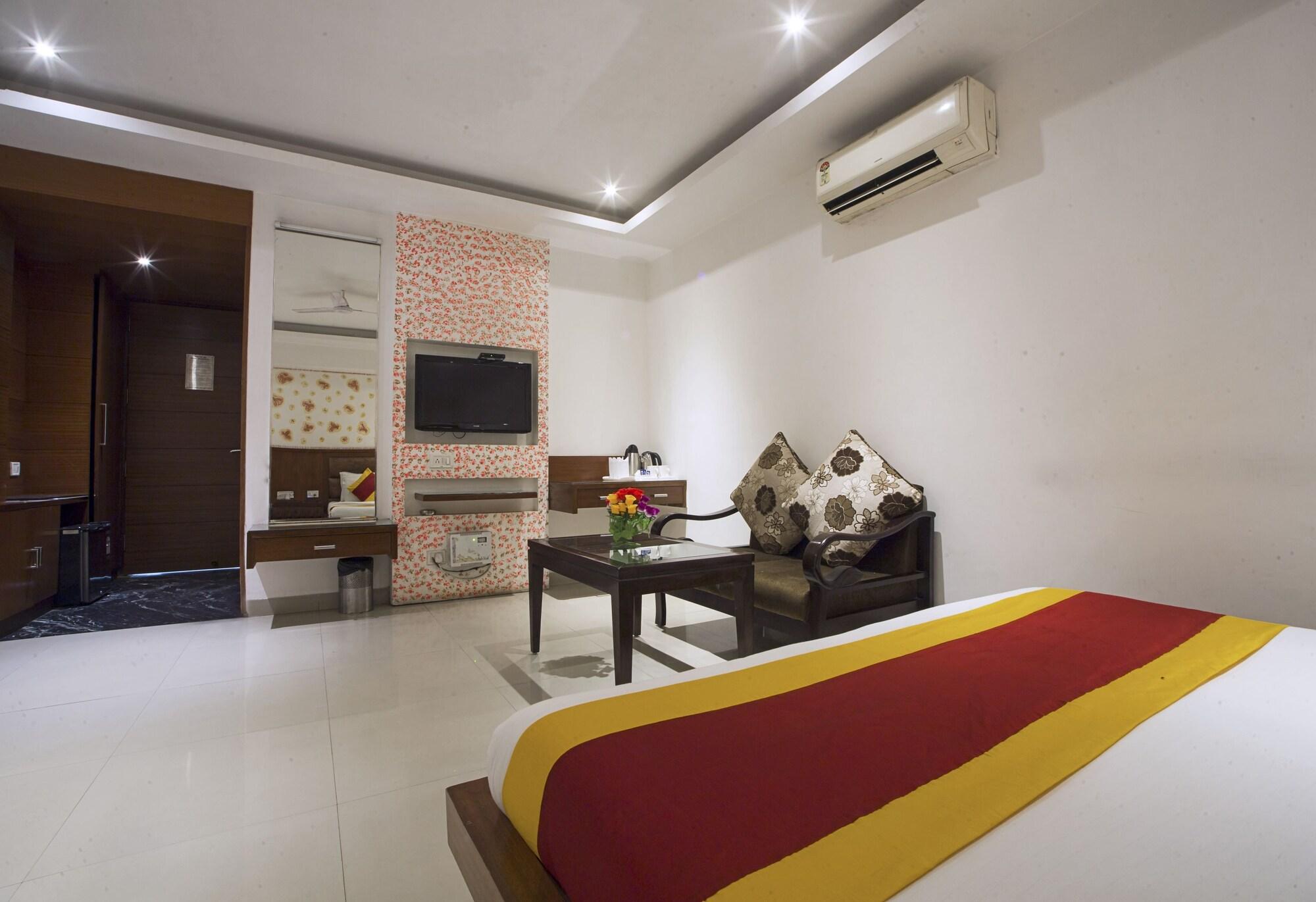 Hotel Krishna Deluxe-By Rcg Hotels Nueva Delhi Exterior foto