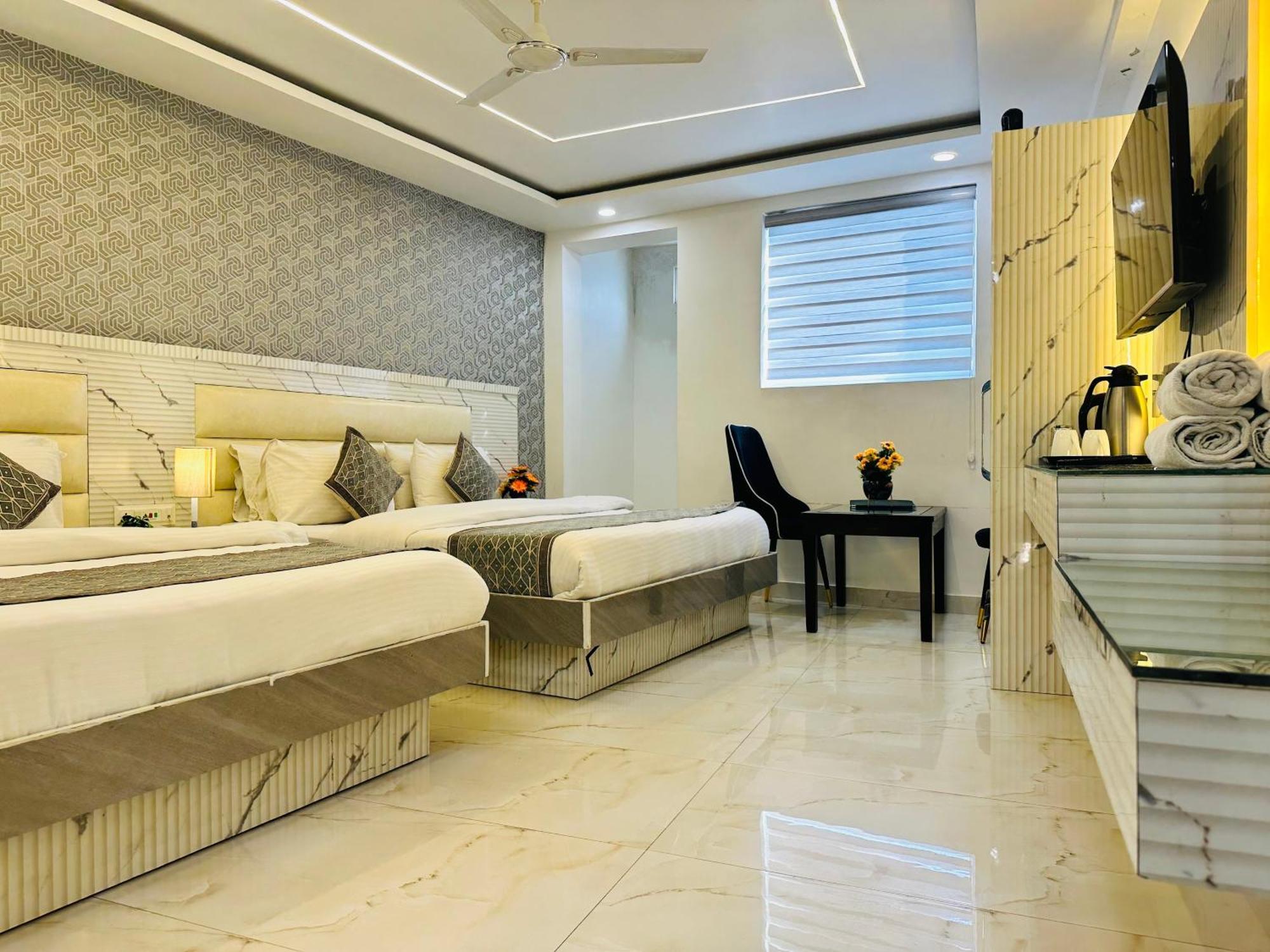 Hotel Krishna Deluxe-By Rcg Hotels Nueva Delhi Exterior foto