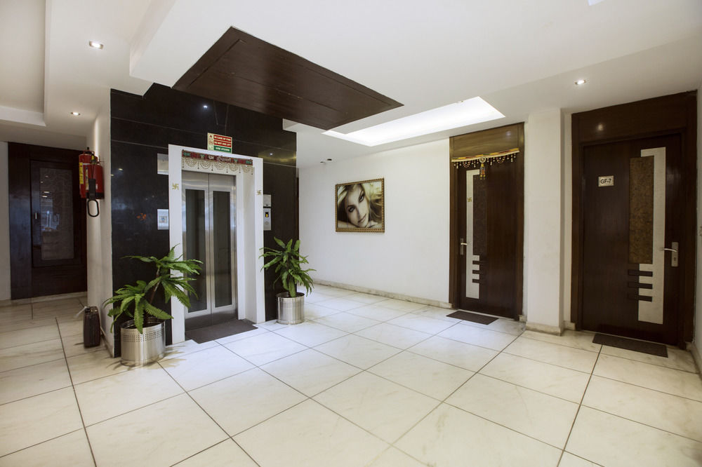 Hotel Krishna Deluxe-By Rcg Hotels Nueva Delhi Exterior foto